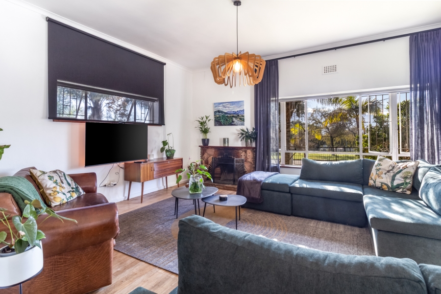 5 Bedroom Property for Sale in Uitsig Western Cape